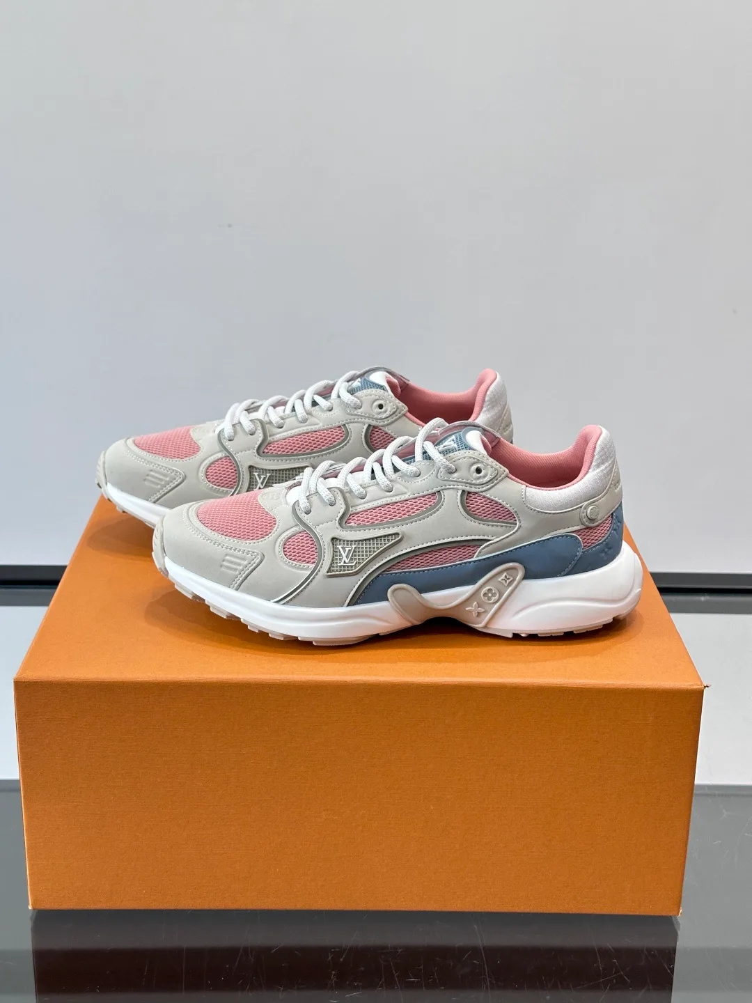 Кроссовки Женские Louis Vuitton 12917700