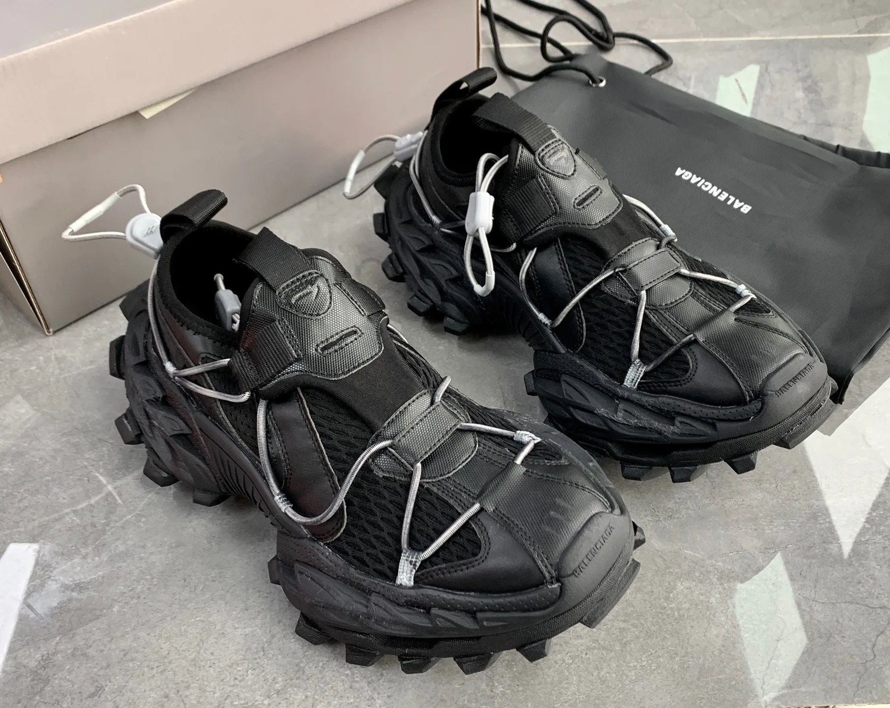 Кроссовки Женские Balenciaga 2035