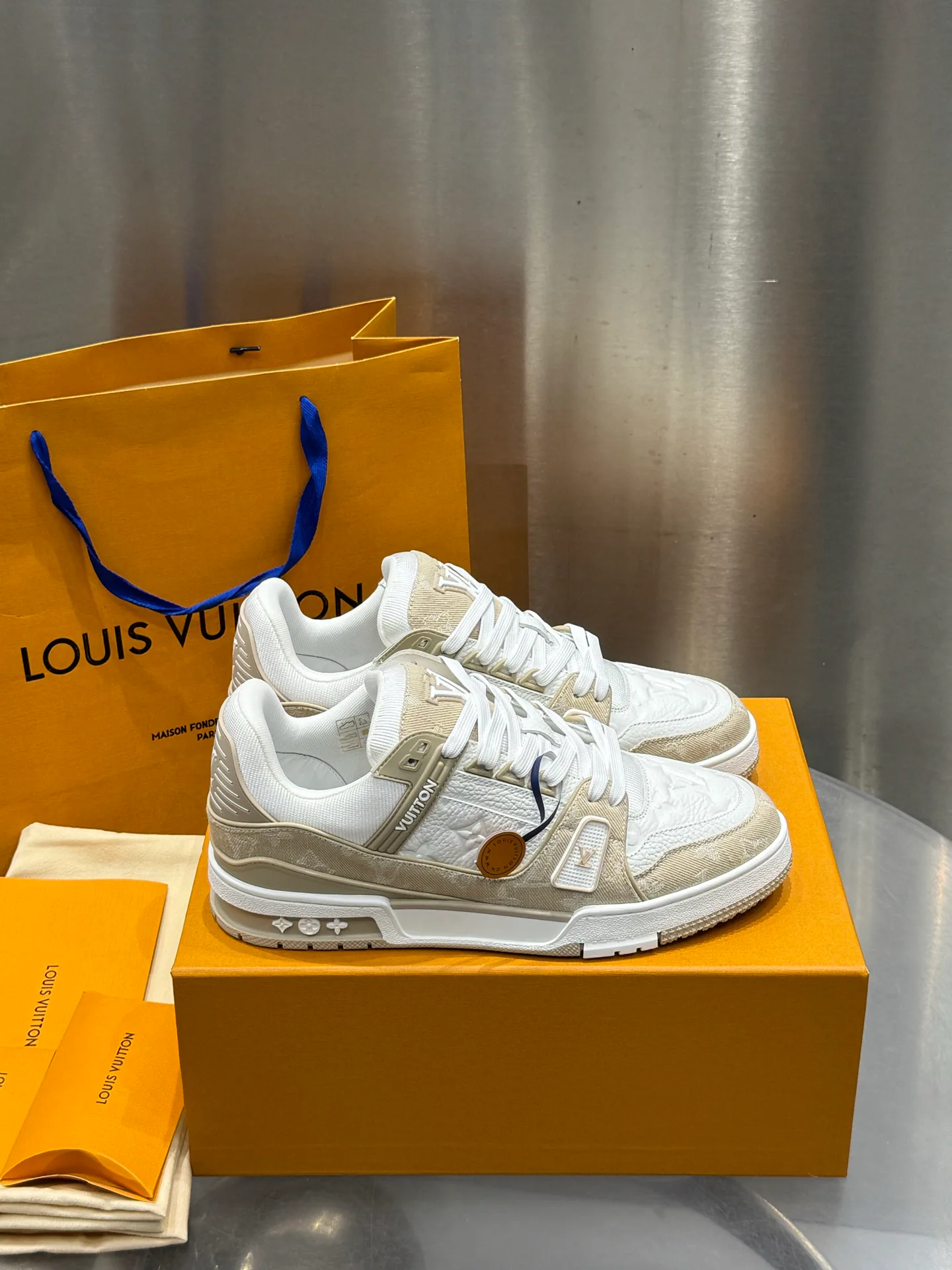 Кроссовки Женские Louis Vuitton 19073344