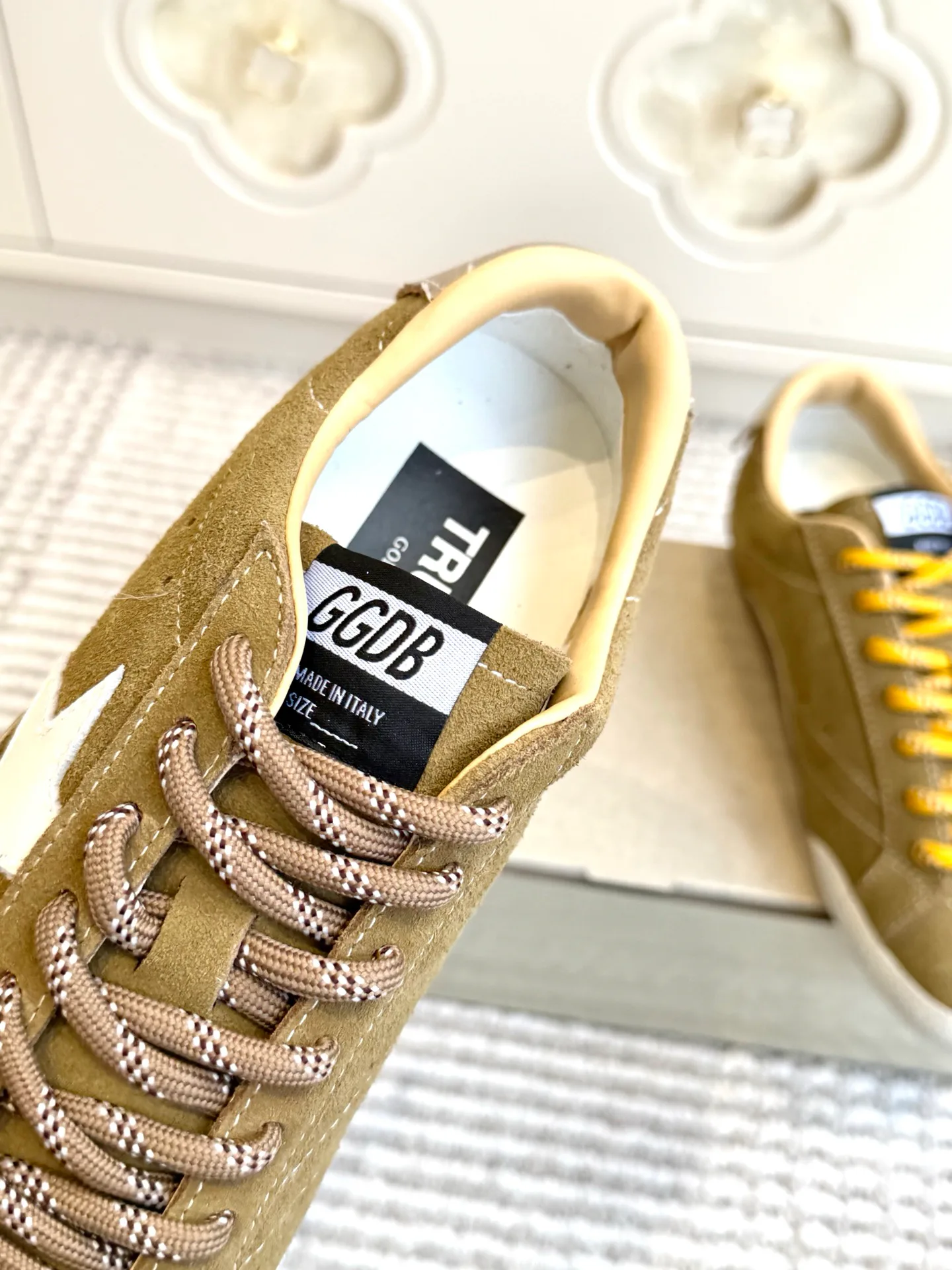 Кроссовки Женские Golden Goose 18360512