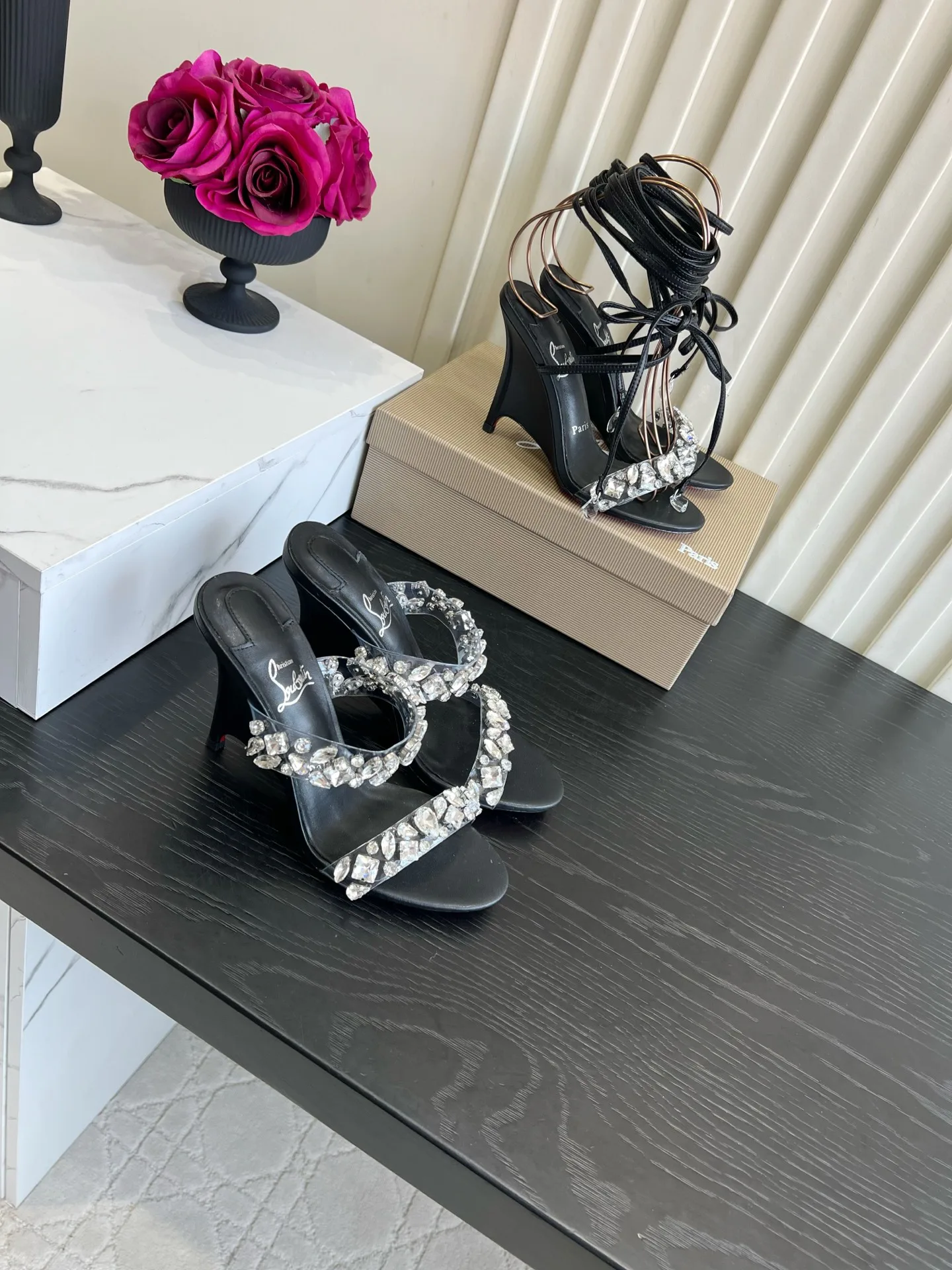 Босоножки Женские Christian Louboutin 18614264