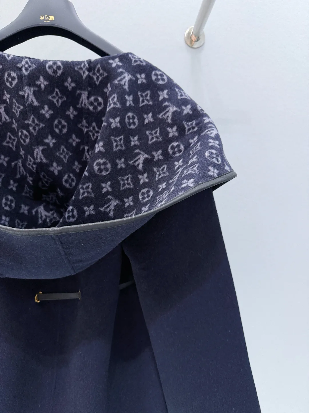 Пальто Женские Louis Vuitton 19082086
