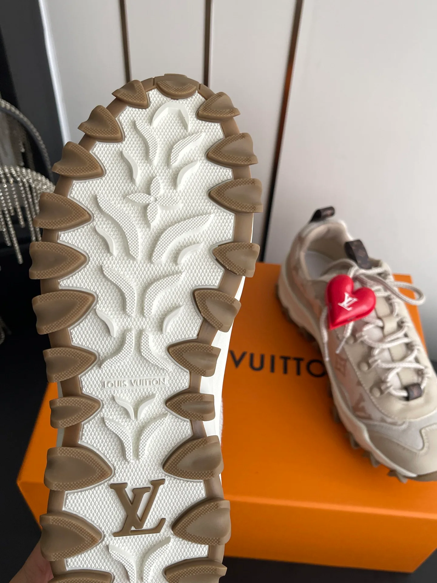 Кроссовки Женские Louis Vuitton 17554377