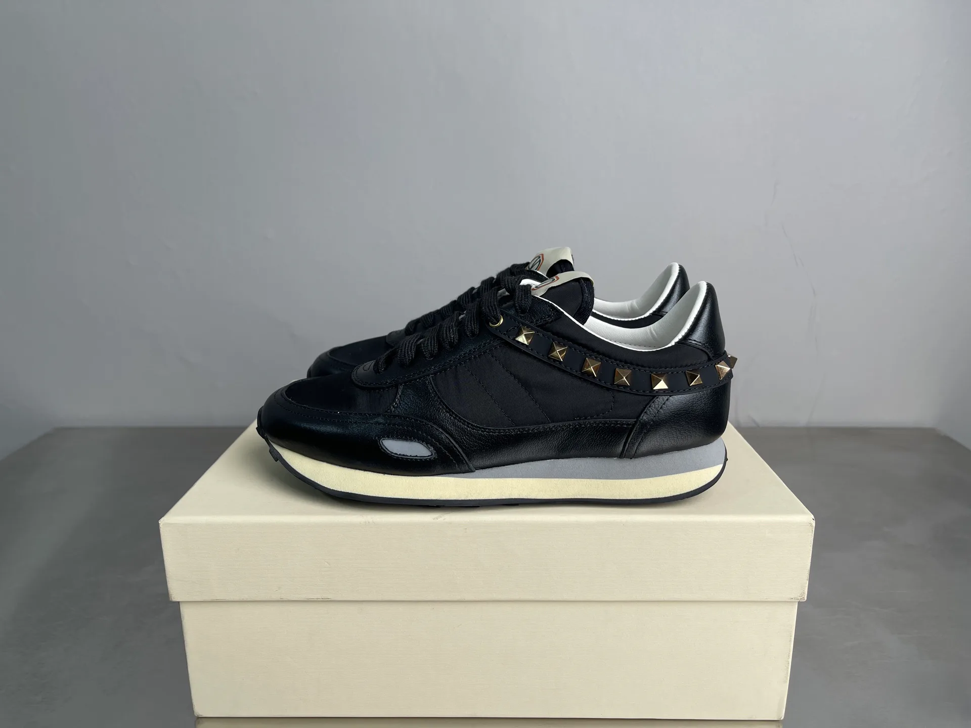 Кроссовки Женские Valentino 18039004