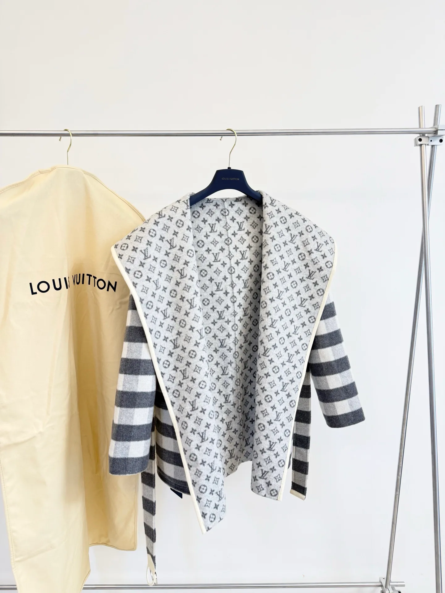Пальто Женские Louis Vuitton 18594783