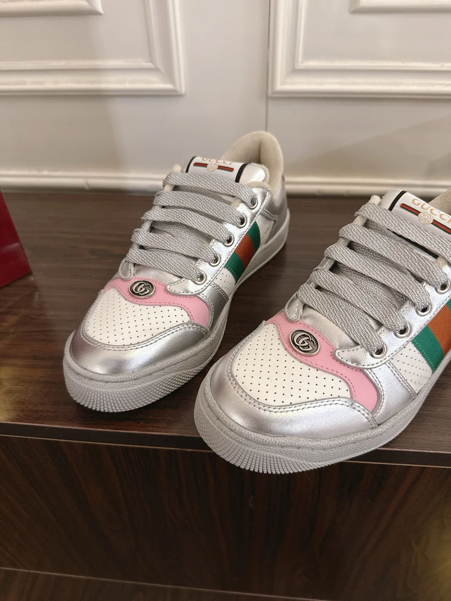 Кроссовки Женские Gucci 18889292