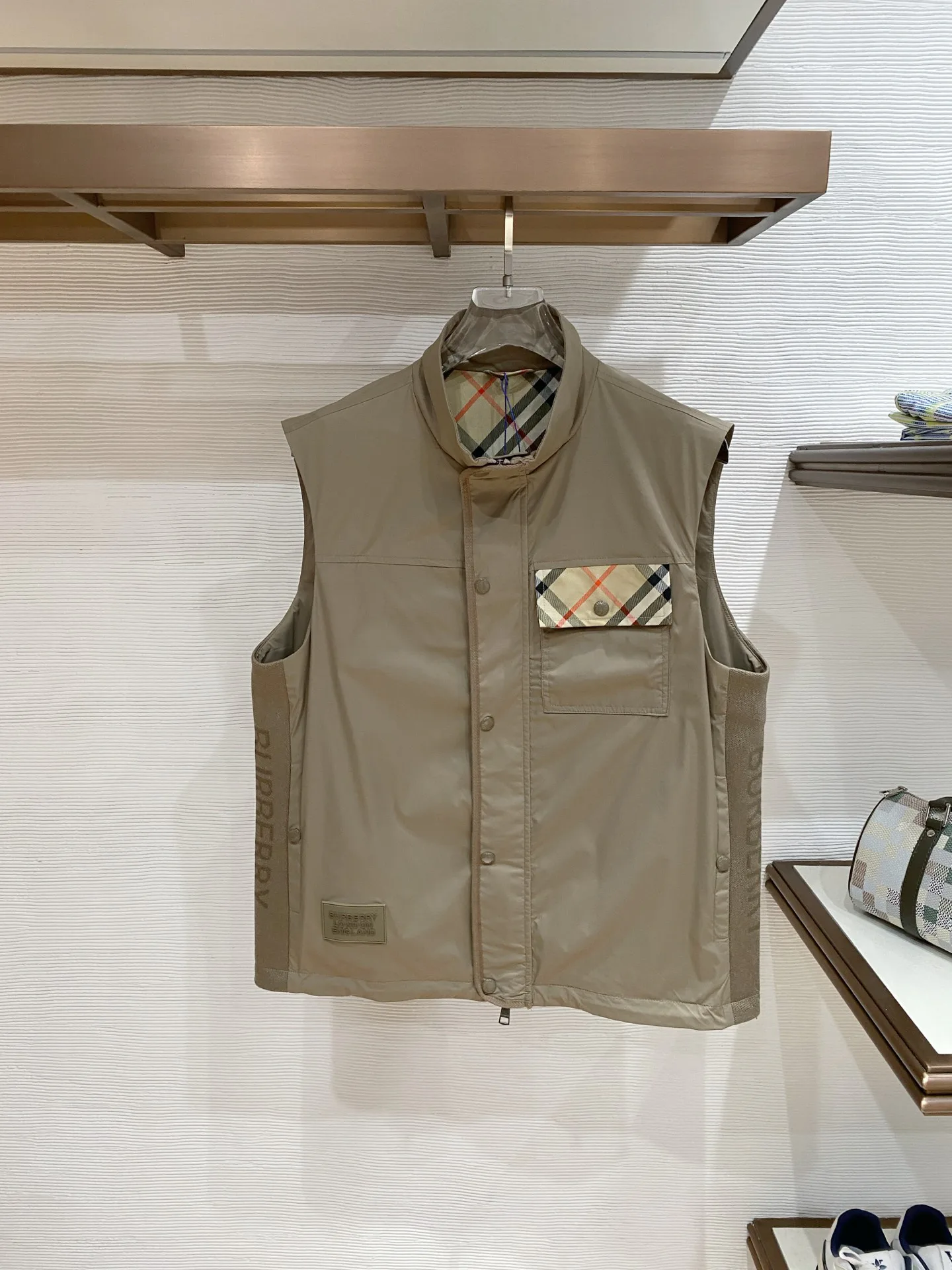 Жилеты Женские Burberry 10708572