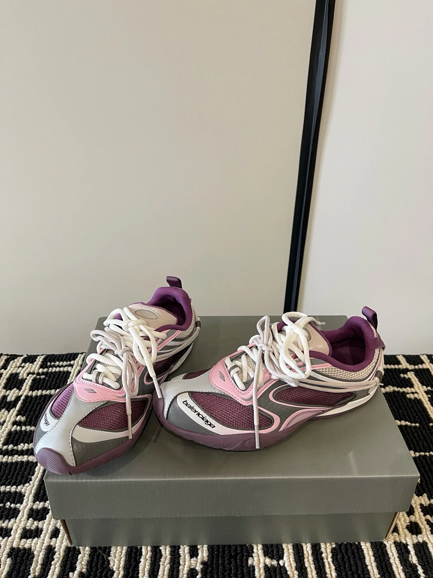 Кроссовки Женские Balenciaga 18386317