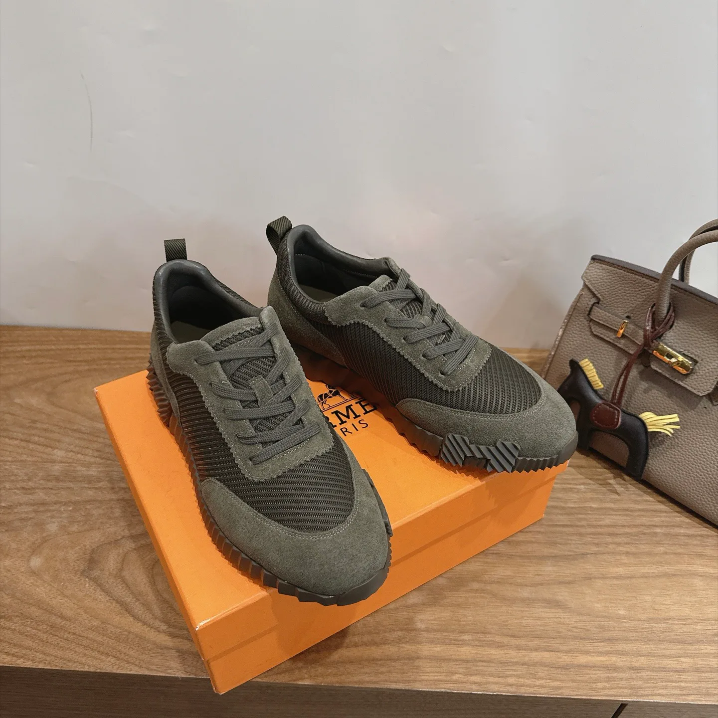 Кроссовки Женские Hermes 17946714
