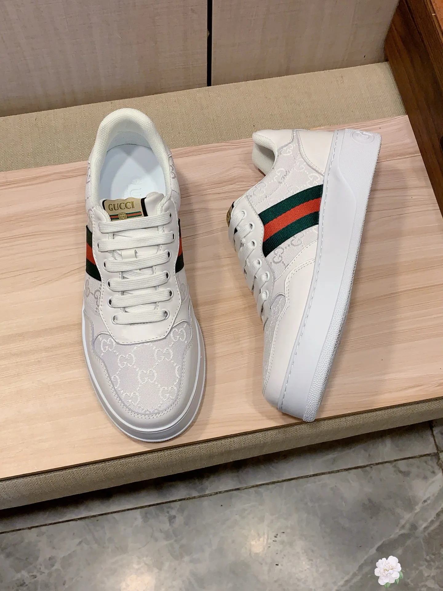 Кроссовки Женские Gucci 438049