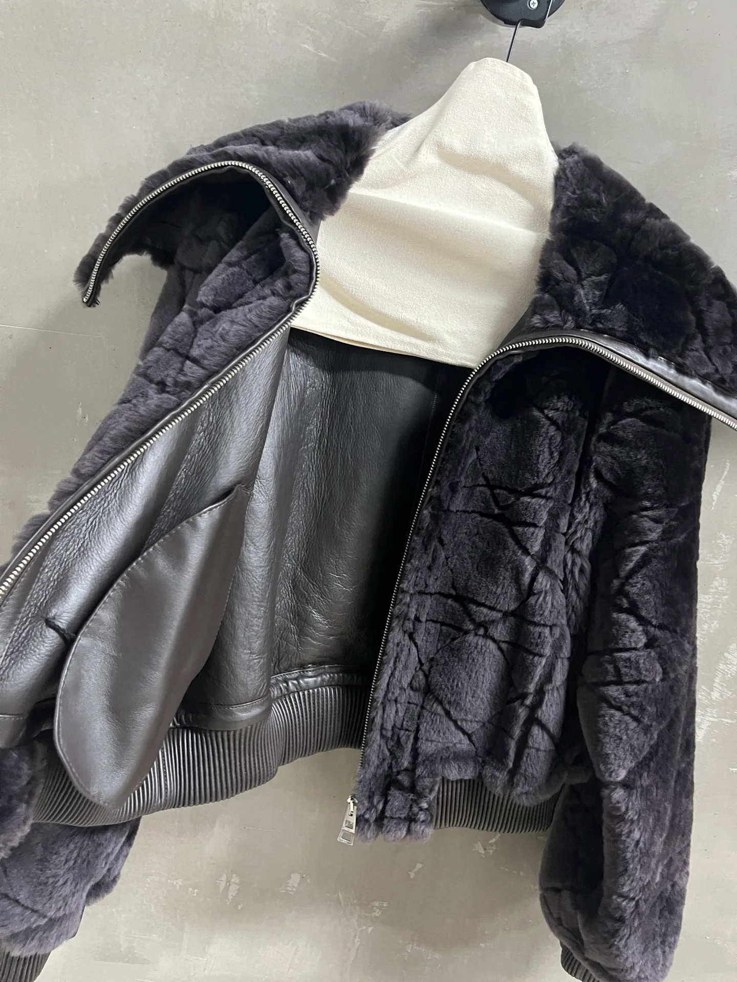 Кожаные Куртки И Дублёнки Женские Christian Dior 783402