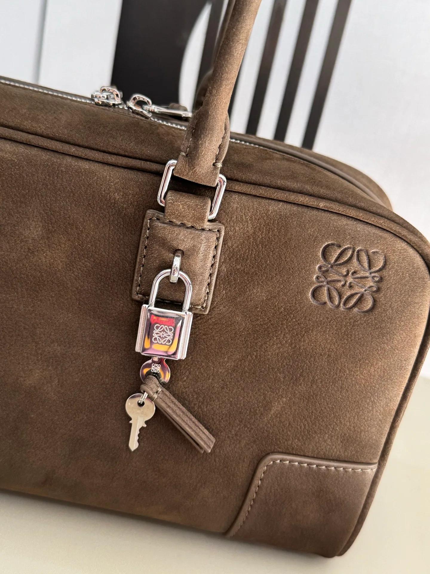 Классические Сумки Женские Loewe 11402848