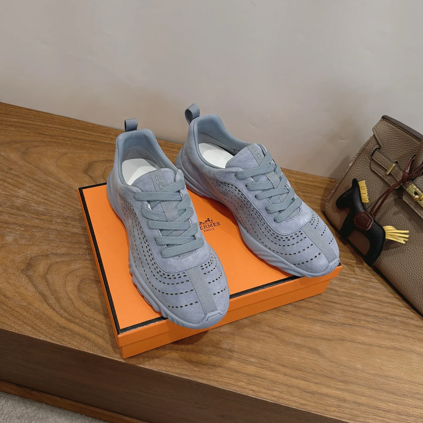 Кроссовки Женские Hermes 18230949