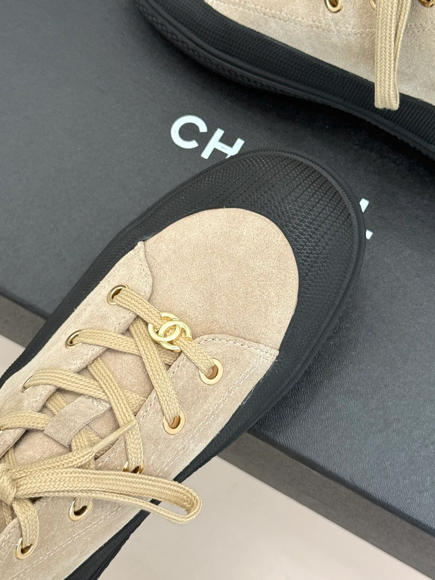 Кроссовки Женские Chanel 18436487