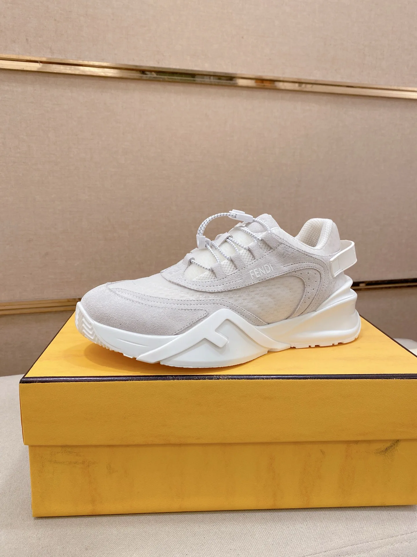 Кроссовки Женские Fendi 211550