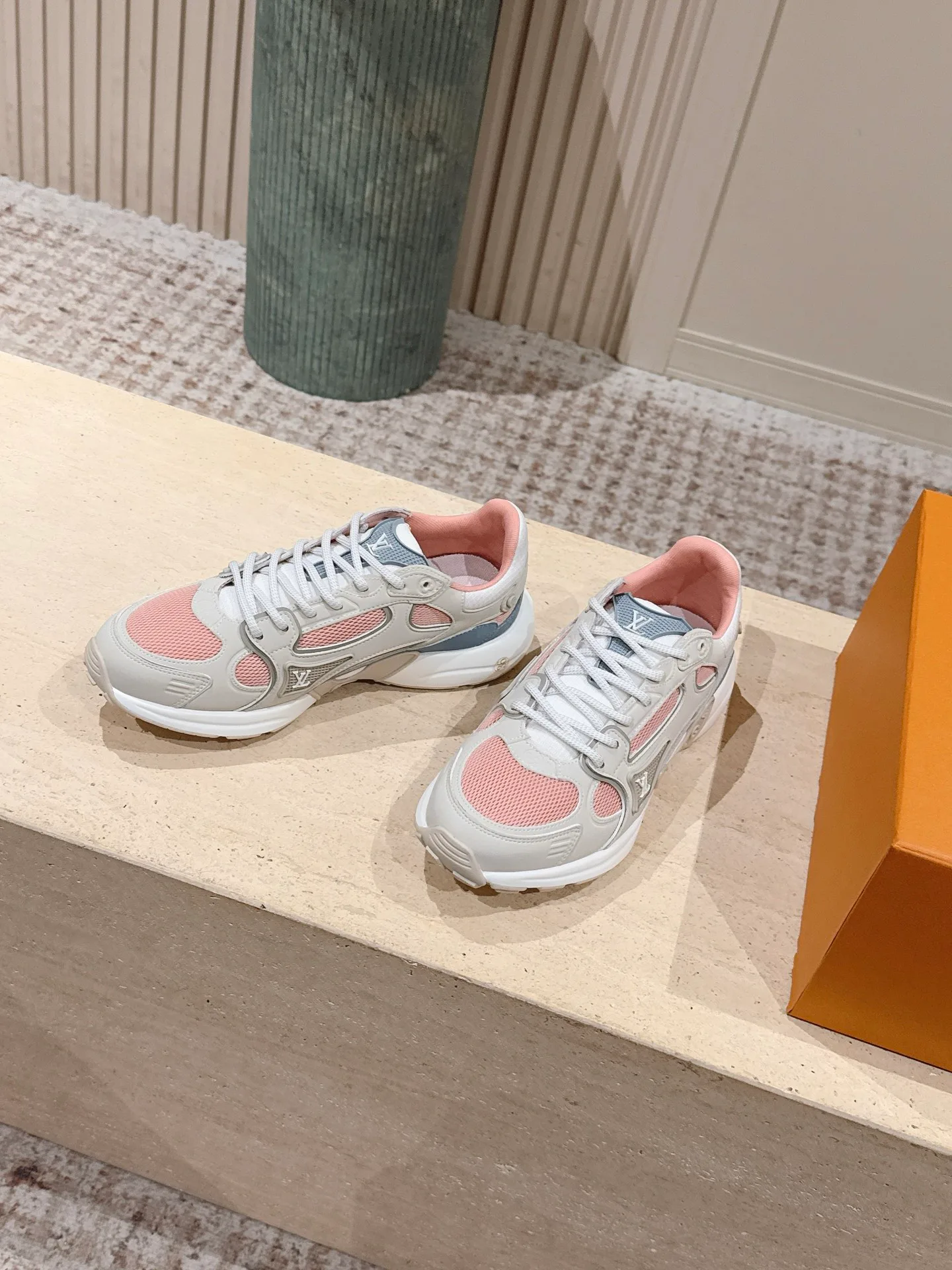 Кроссовки Женские Louis Vuitton 11241500