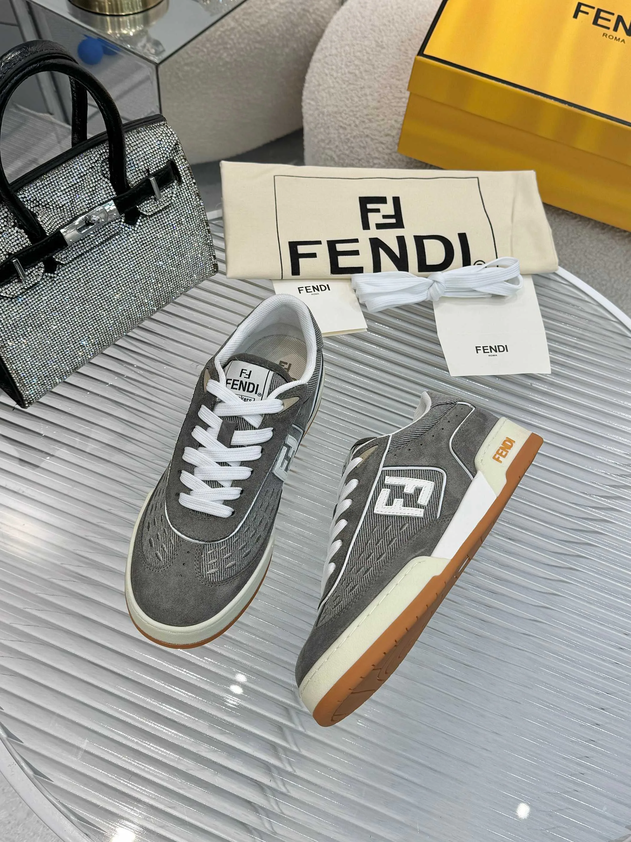 Кроссовки Женские Fendi 23574