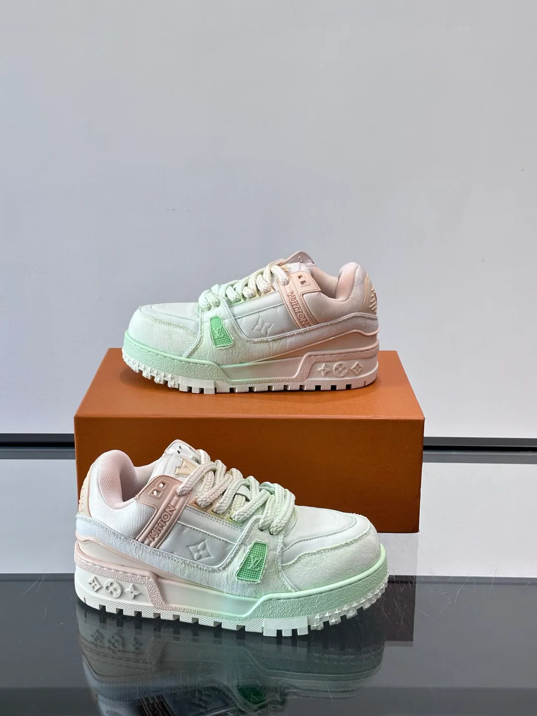 Кроссовки Женские Louis Vuitton 13580304