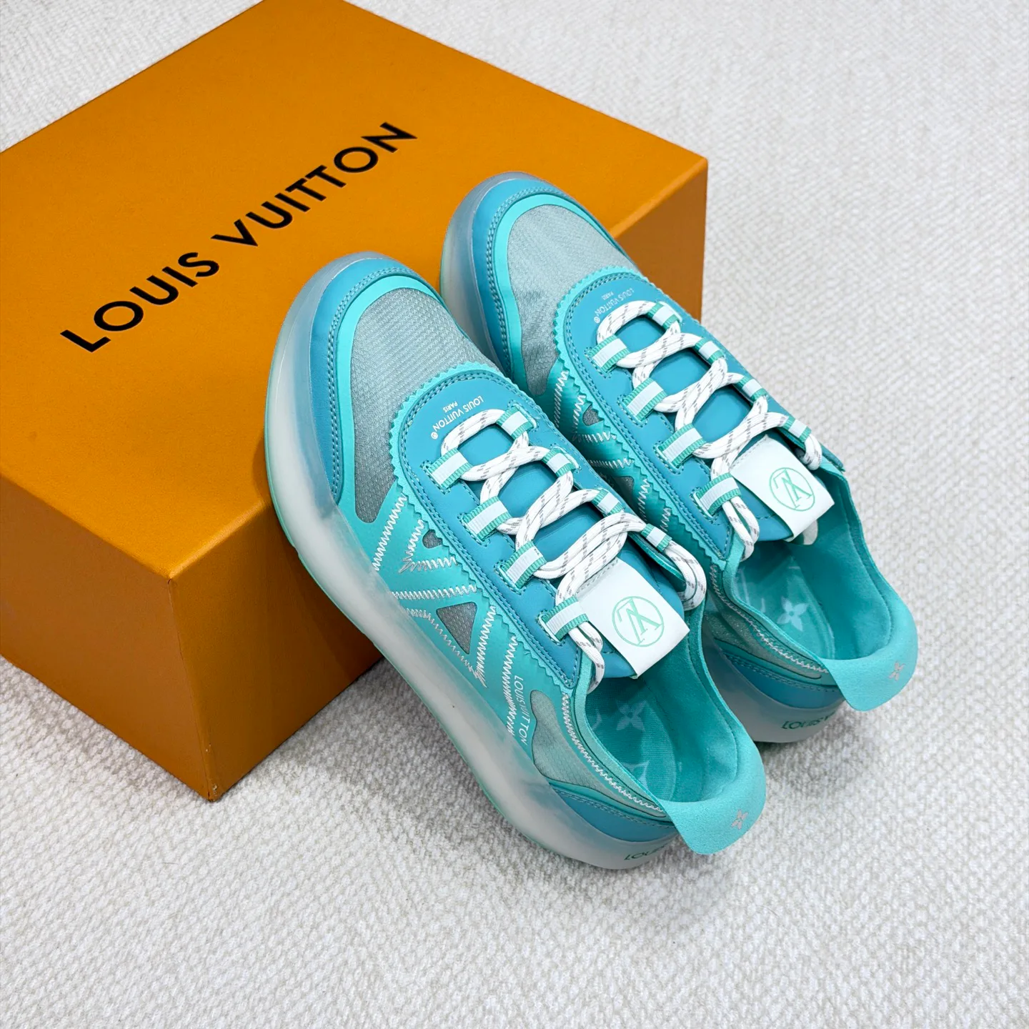 Кроссовки Женские Louis Vuitton 18265145