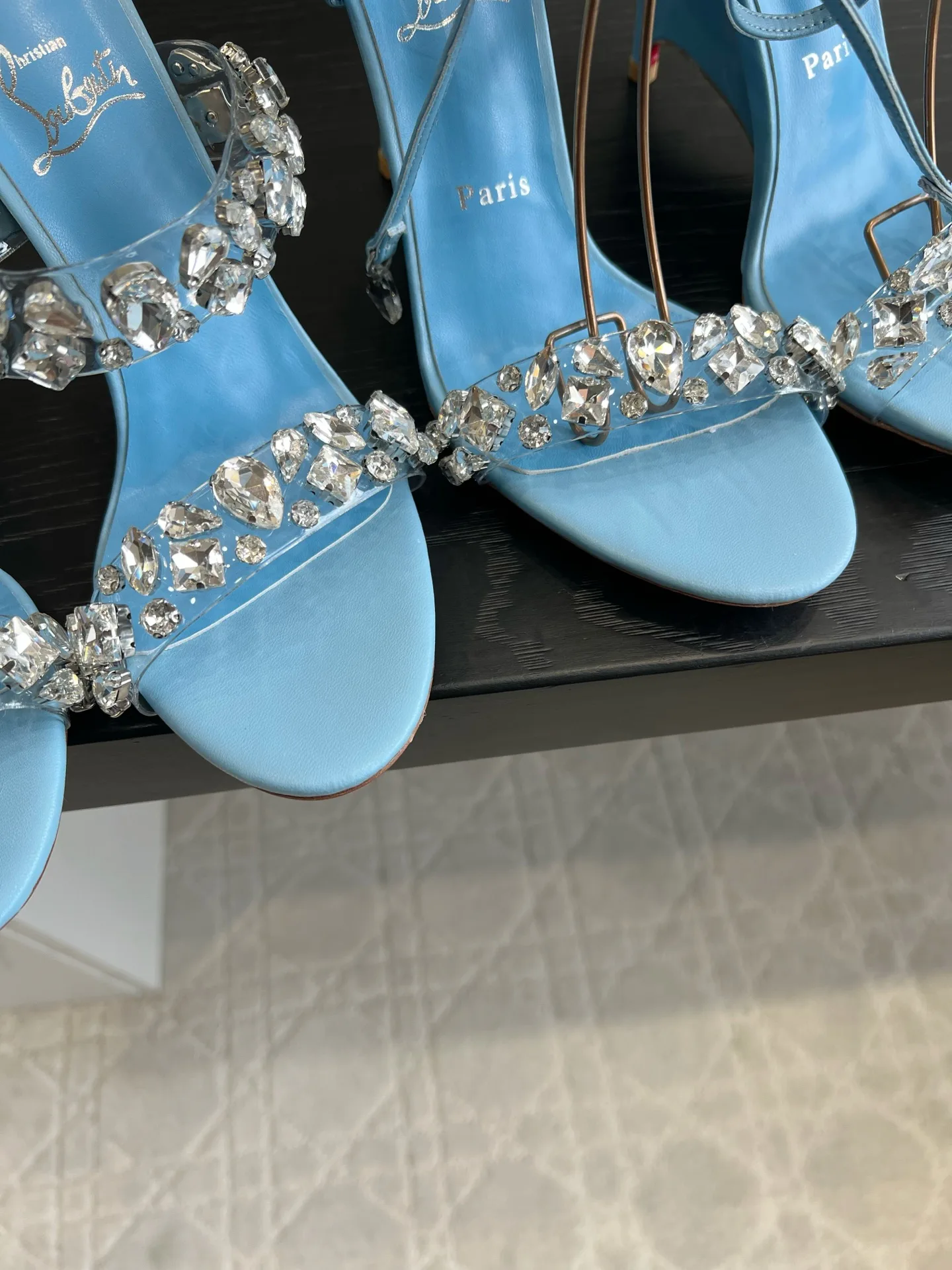Босоножки Женские Christian Louboutin 18614260
