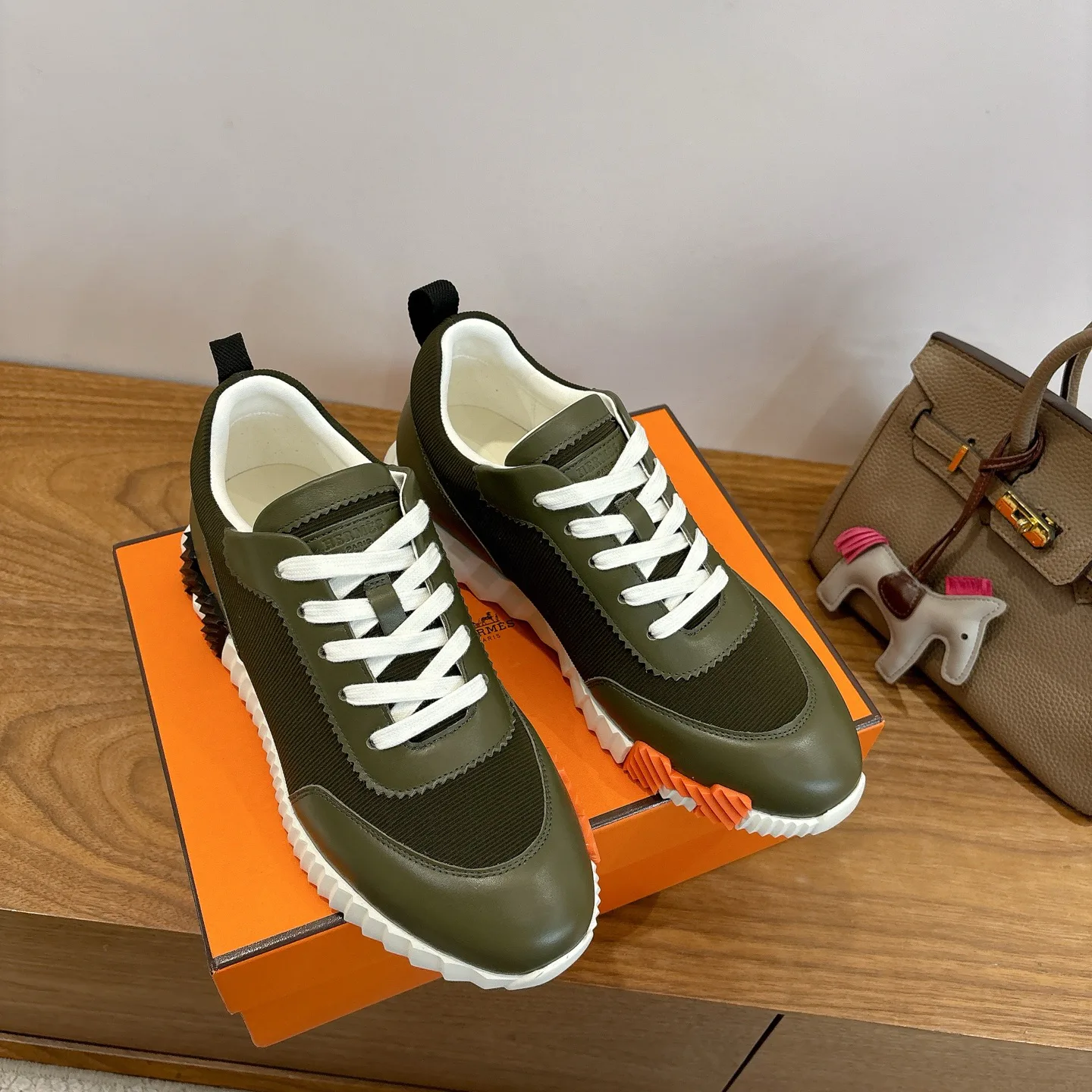 Кроссовки Женские Hermes 18729603