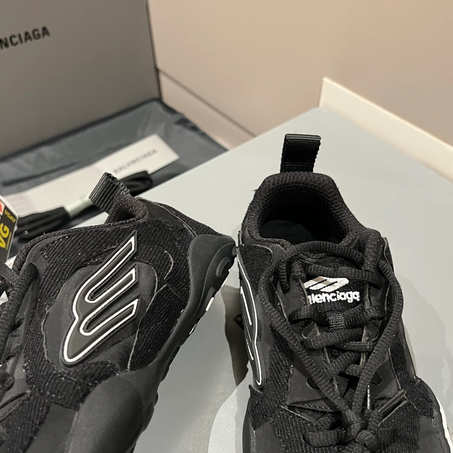 Кроссовки Женские Balenciaga 12948698
