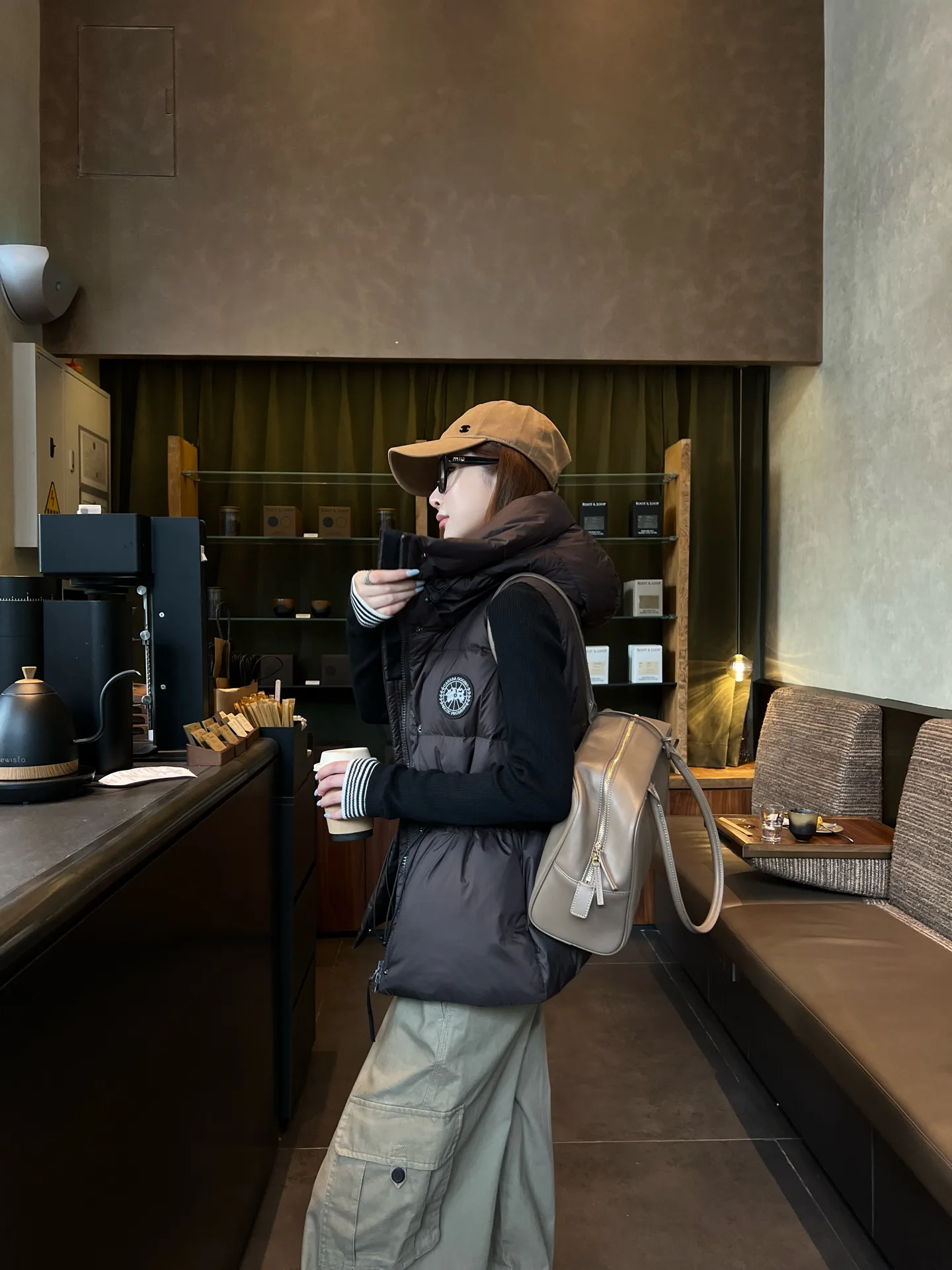 Куртки И Пуховики Женские Canada Goose 18108483
