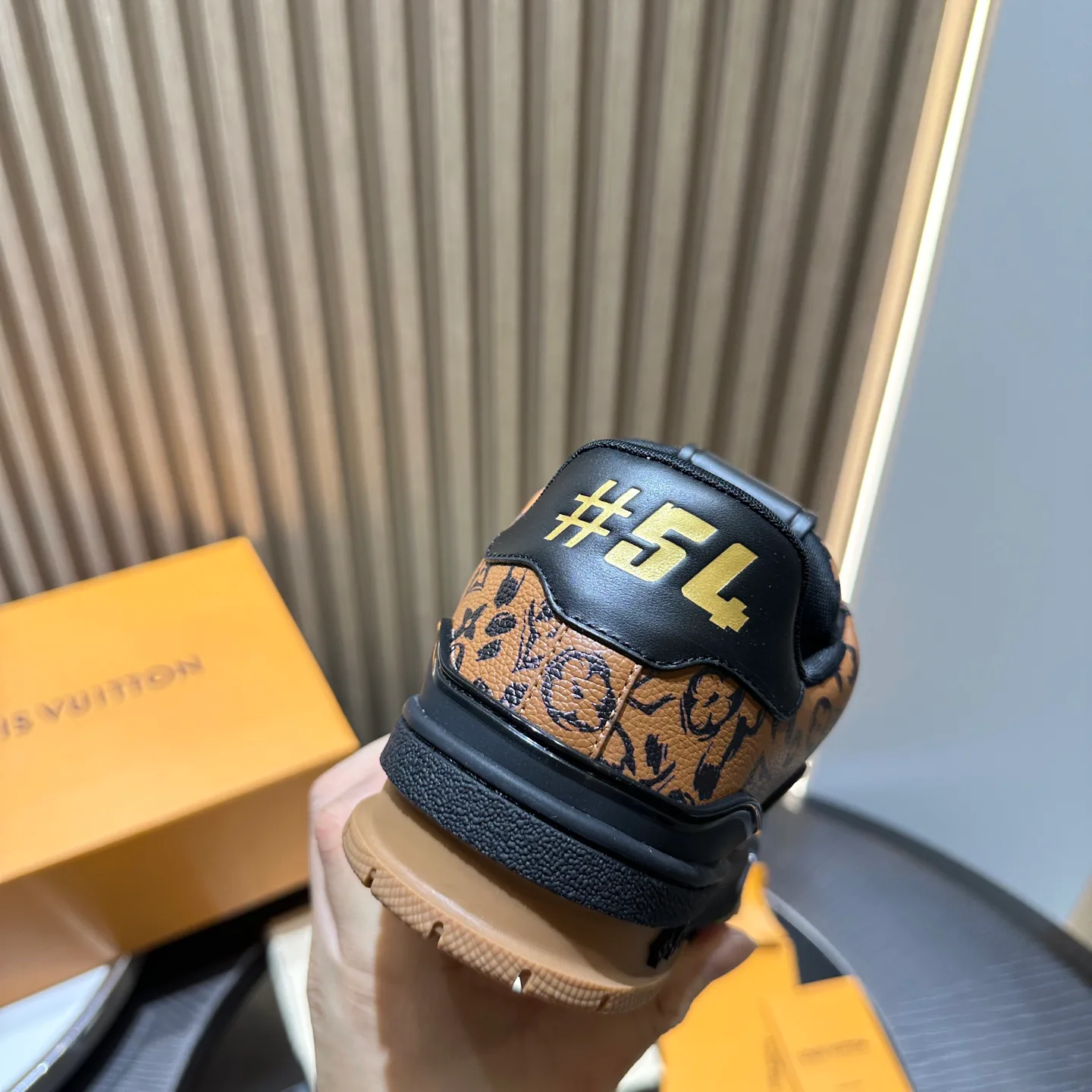 Кроссовки Женские Louis Vuitton 18192442