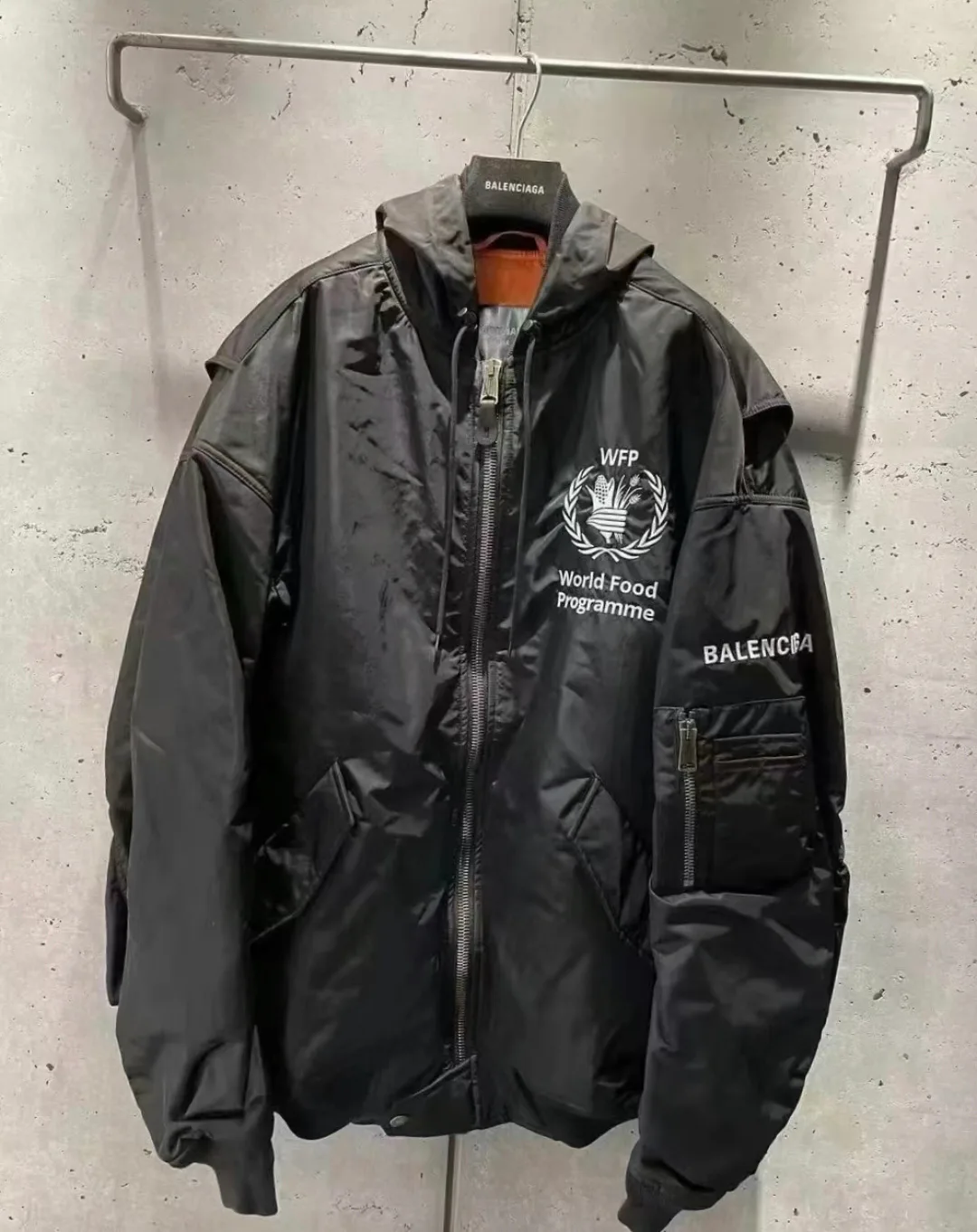 Куртки И Пуховики Мужские Balenciaga 11068118