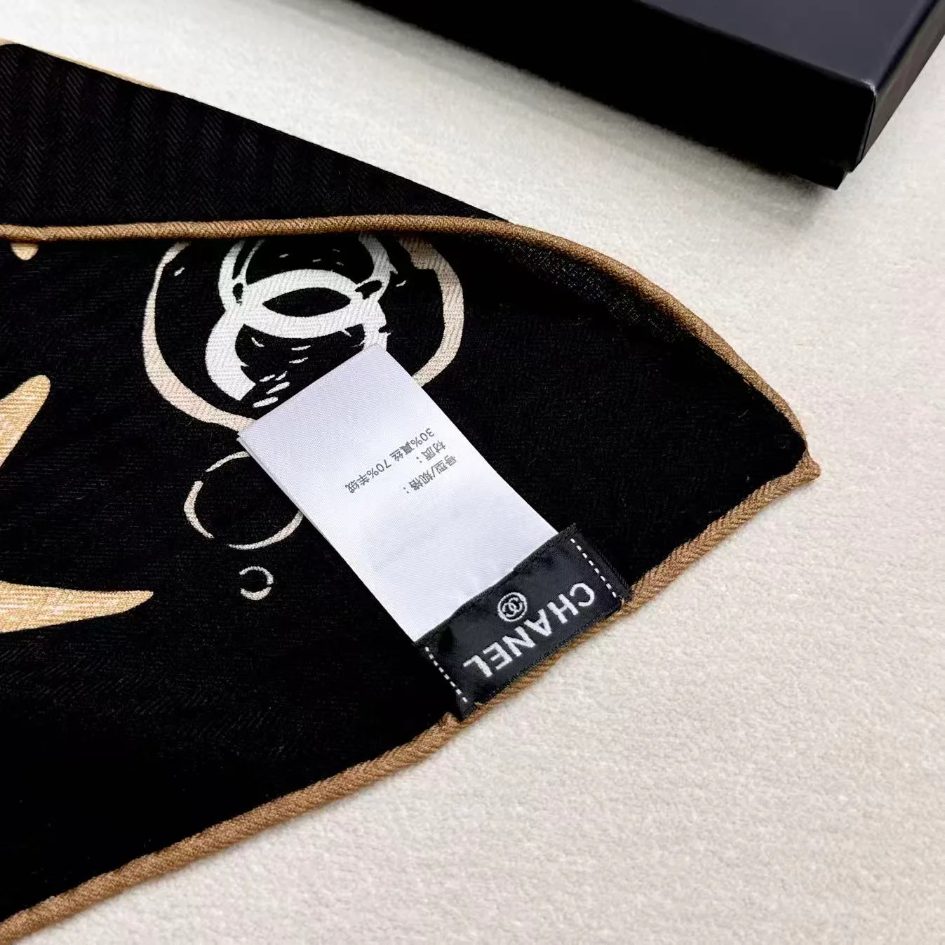 Платки Chanel 18624489