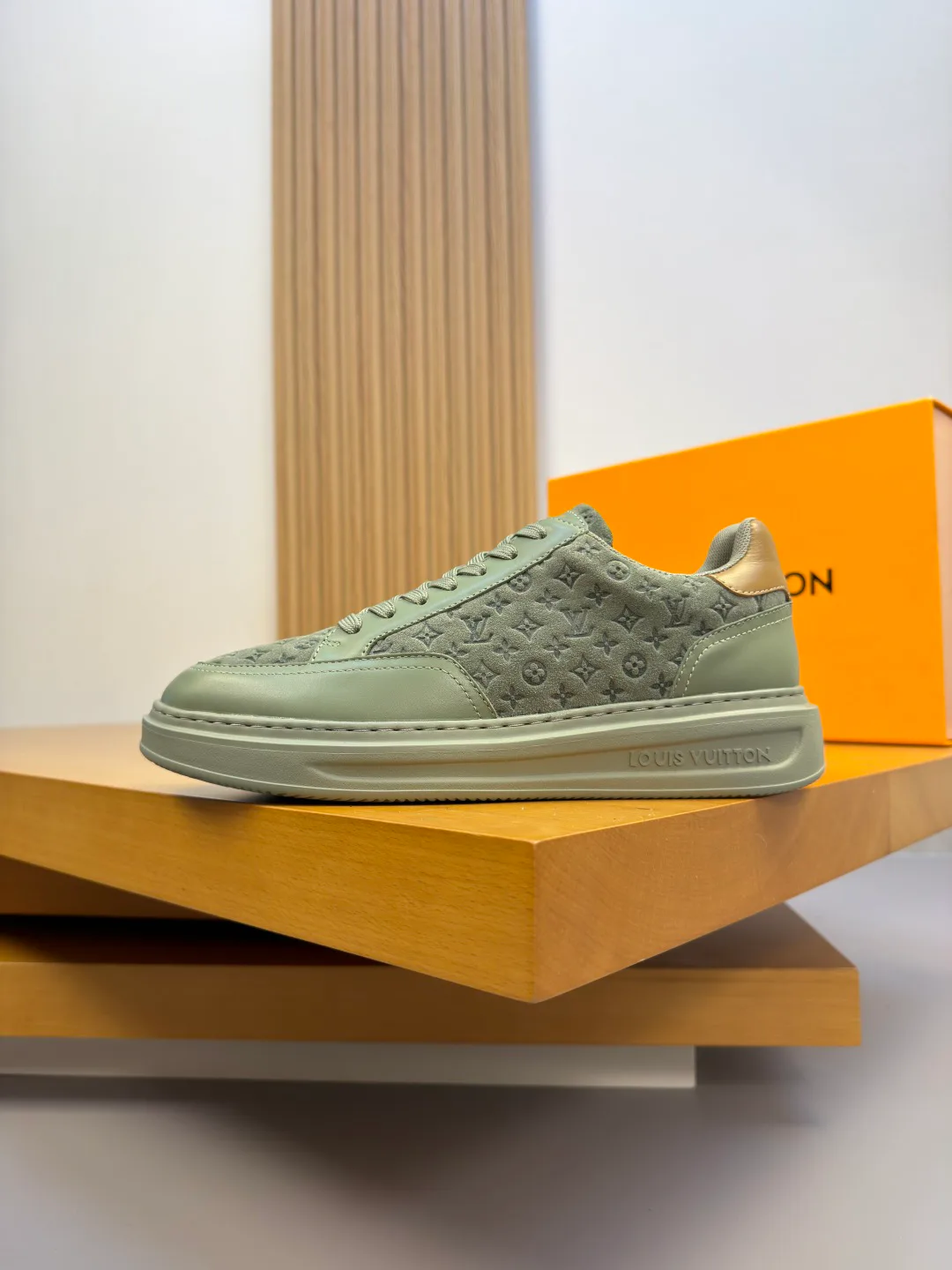 Кроссовки Женские Louis Vuitton 17765803