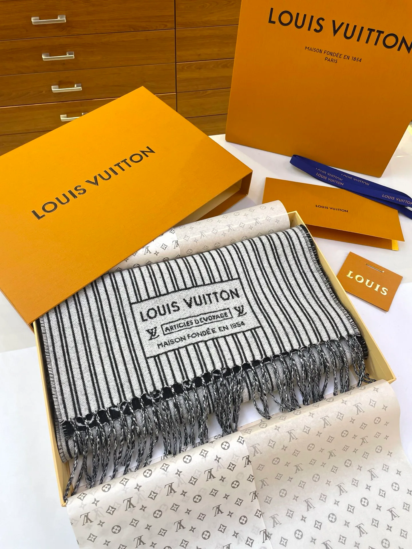 Шарфы Louis Vuitton 416740