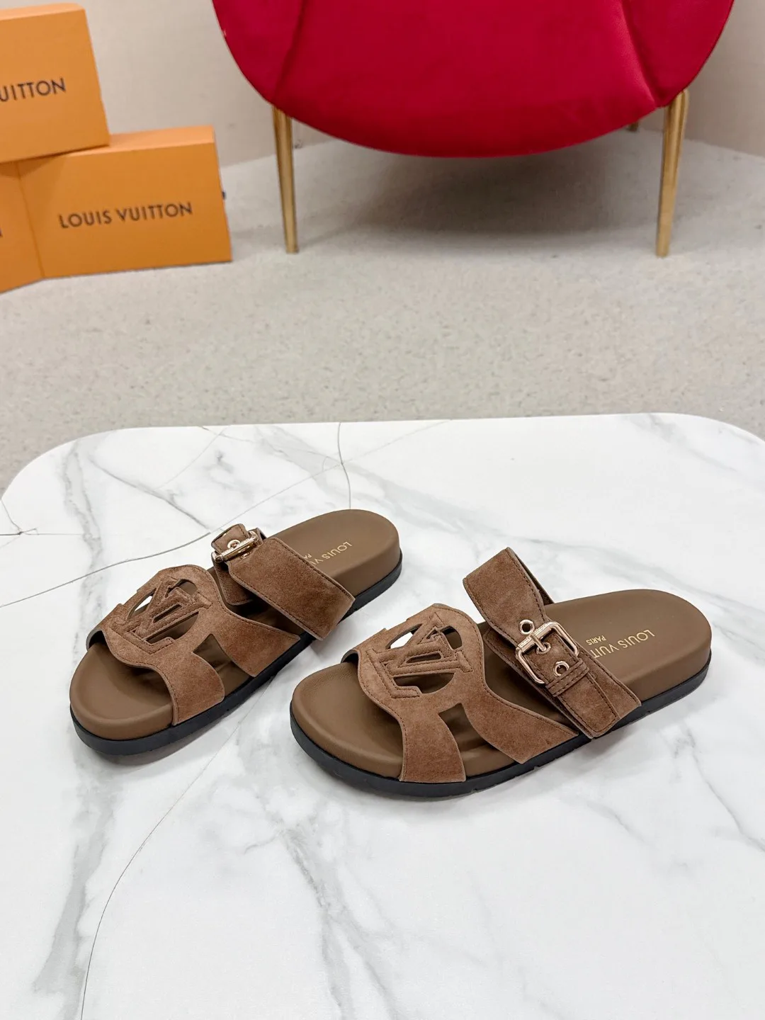 Шлепанцы Женские Louis Vuitton 18235698