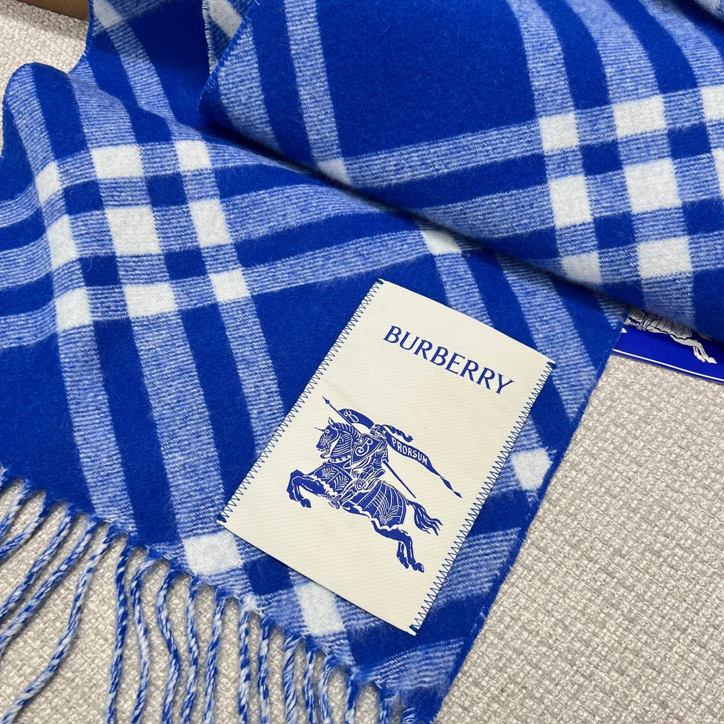 Шарфы Burberry 17945519