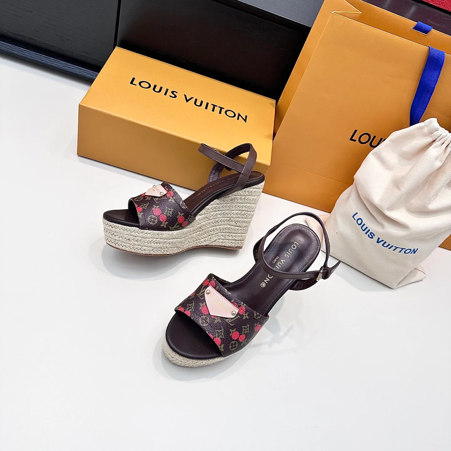 Сандалии Женские Louis Vuitton 11566069