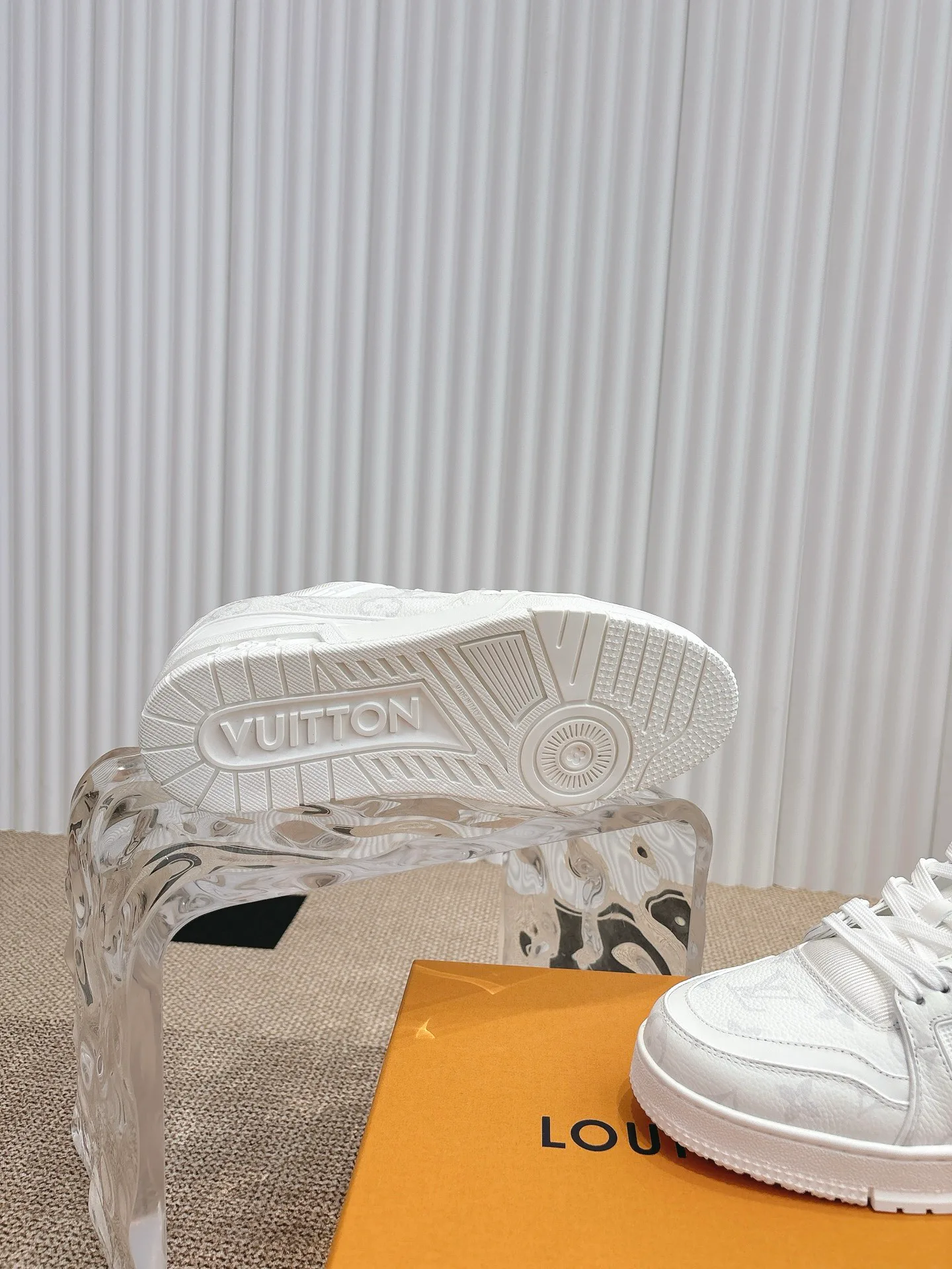 Кроссовки Женские Louis Vuitton 18324768