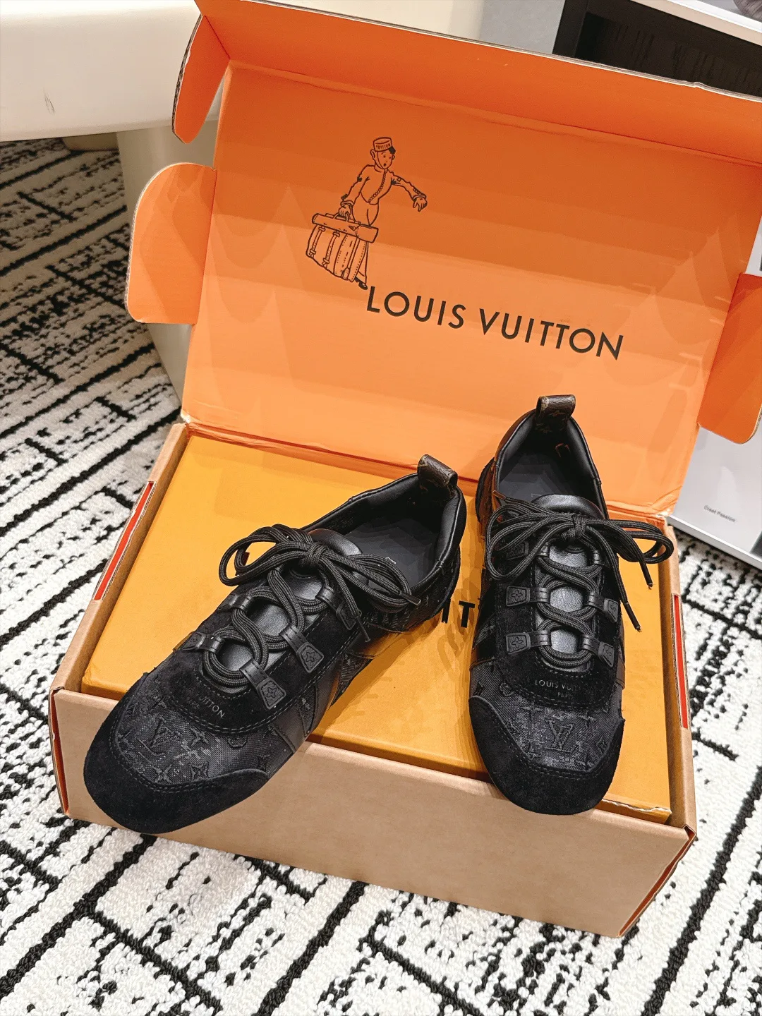 Кроссовки Женские Louis Vuitton 17895118