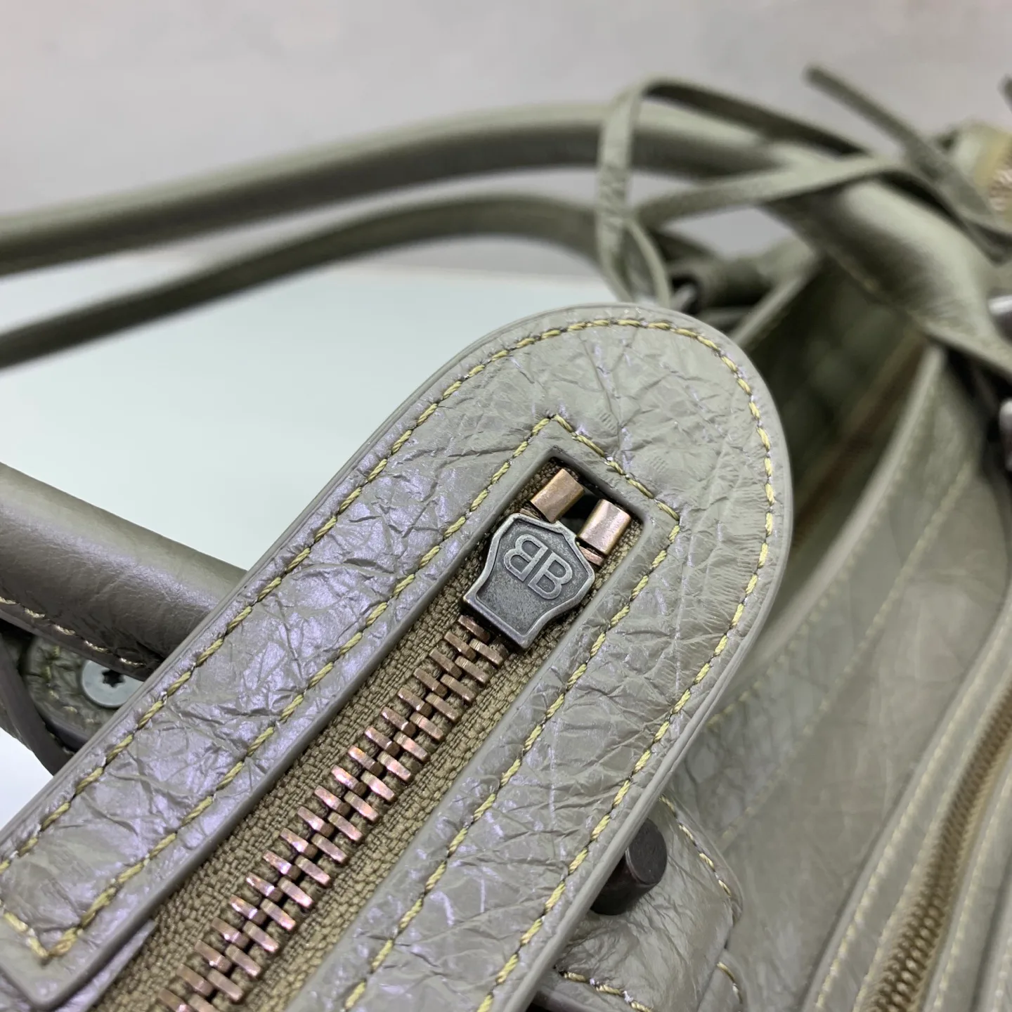 Сумки На Ремне Женские Balenciaga 11539666