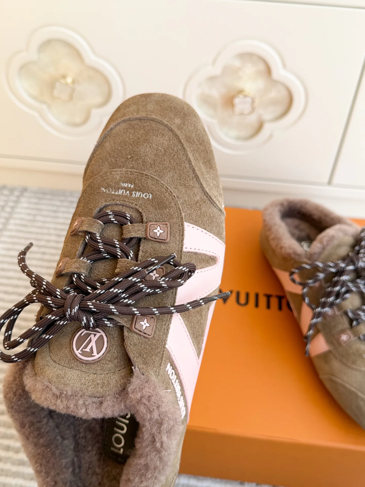 Кроссовки Женские Louis Vuitton 19237326