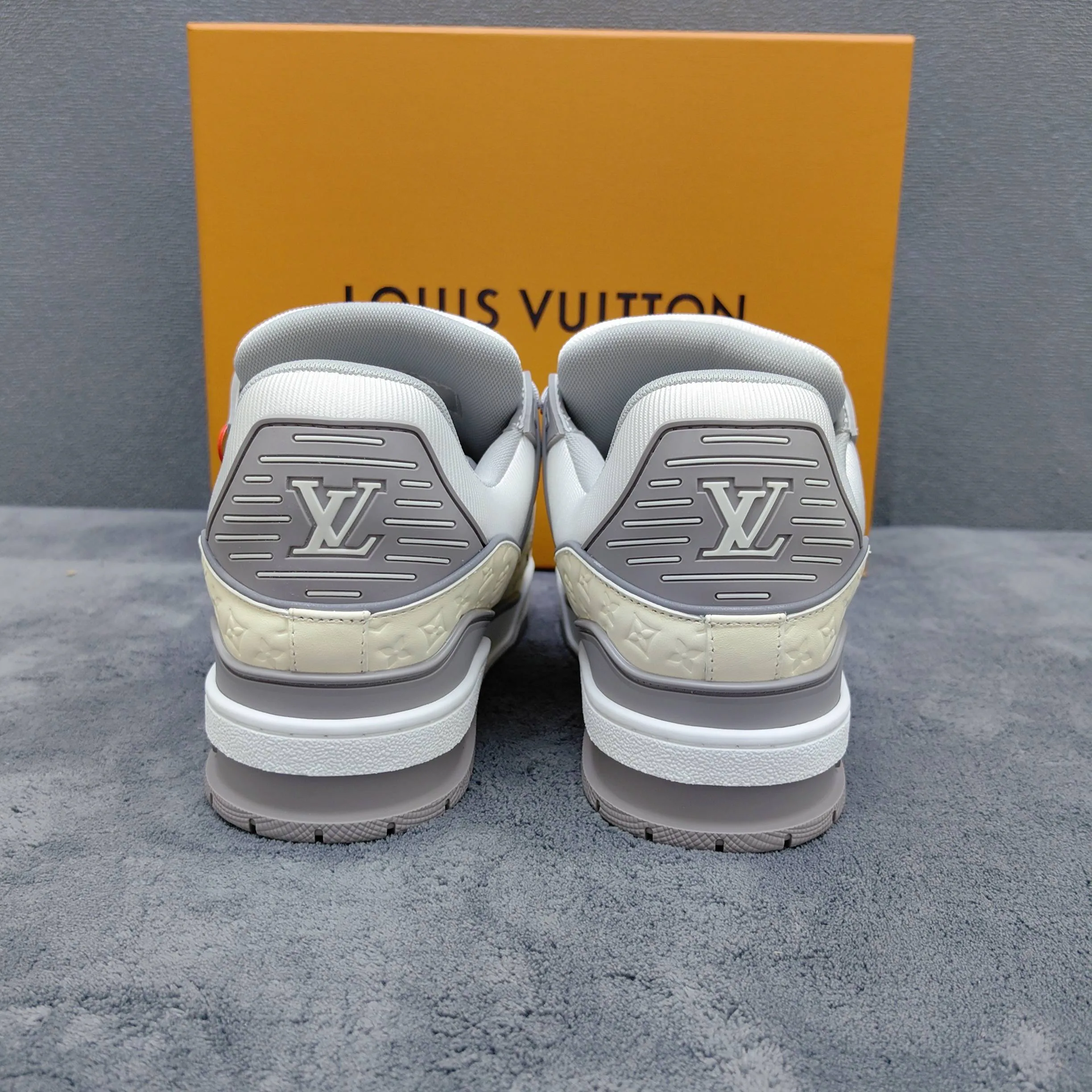 Кроссовки Женские Louis Vuitton 17957148