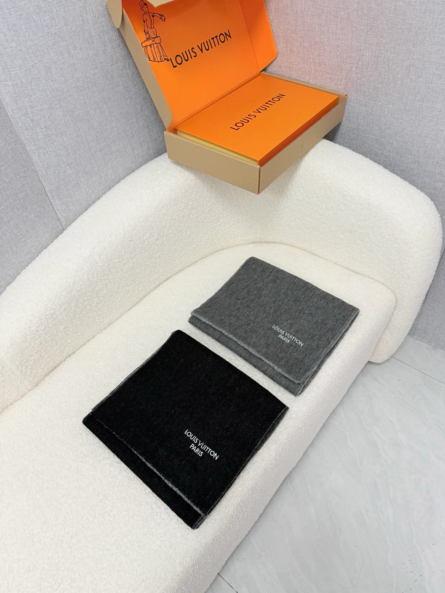 Шарфы Louis Vuitton 18574653