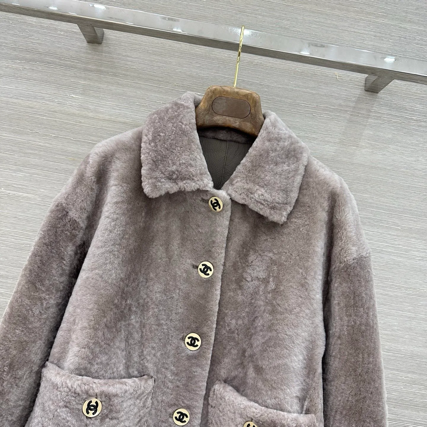 Кожаные Куртки И Дублёнки Женские Chanel 18230382