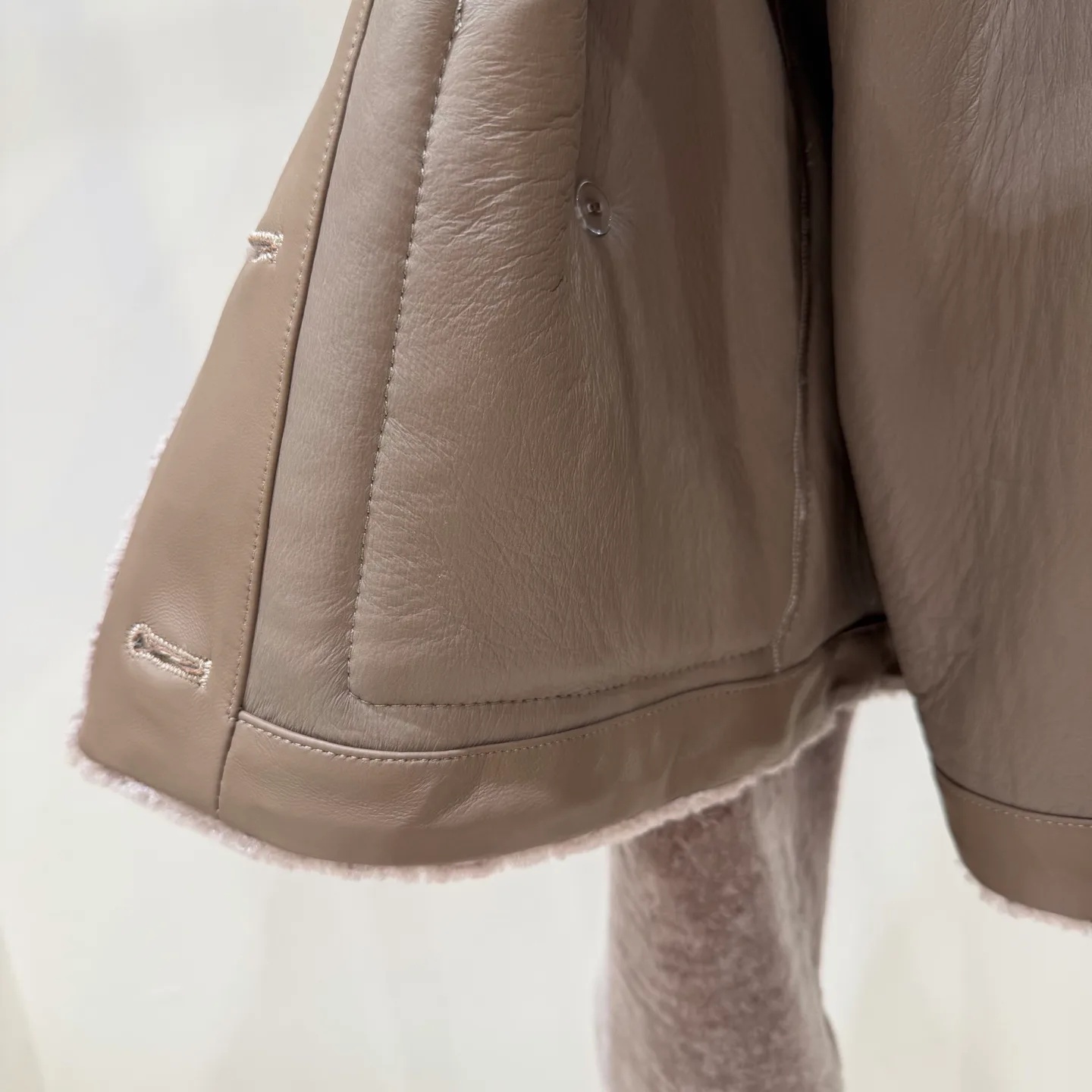 Кожаные Куртки И Дублёнки Женские Chanel 17921275