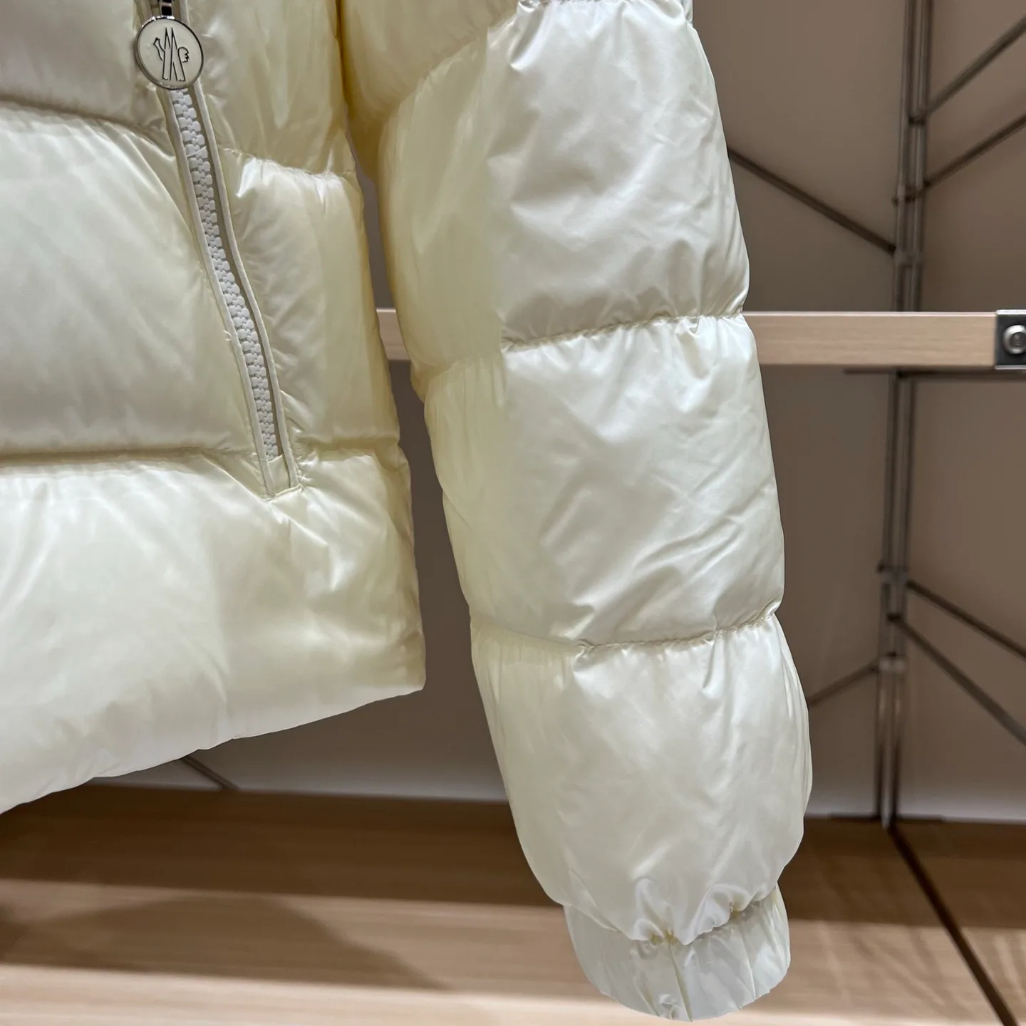 Куртки И Пуховики Женские Moncler 18043628