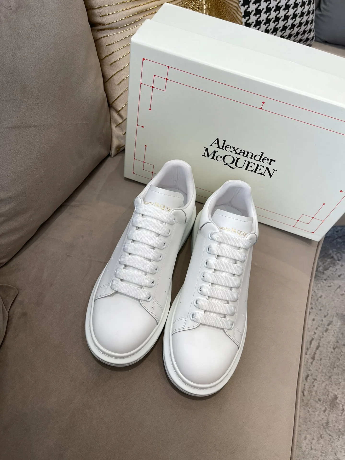 Кроссовки Женские Alexander Mcqueen 18373670