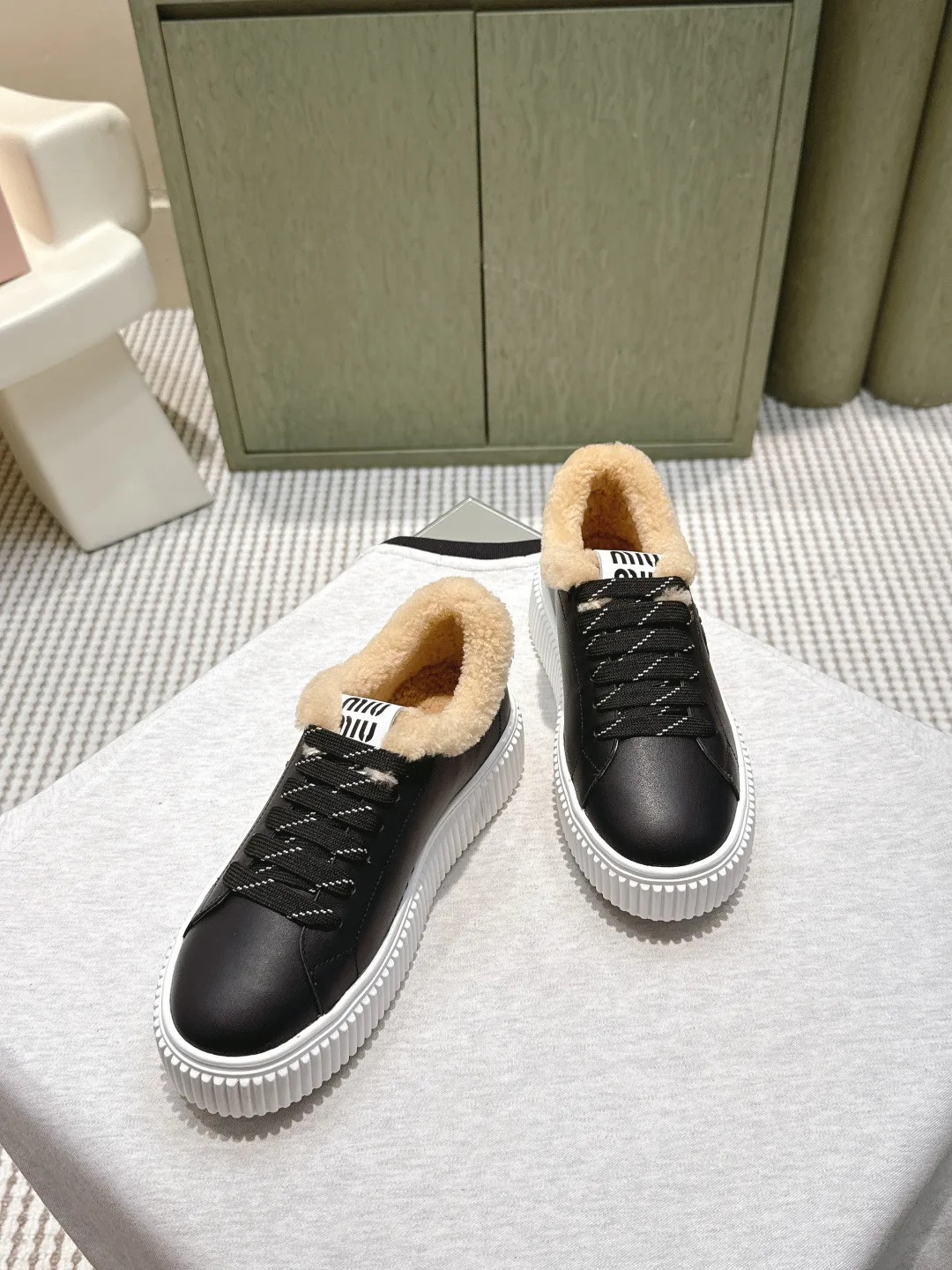 Кроссовки Женские Miu Miu 19786944