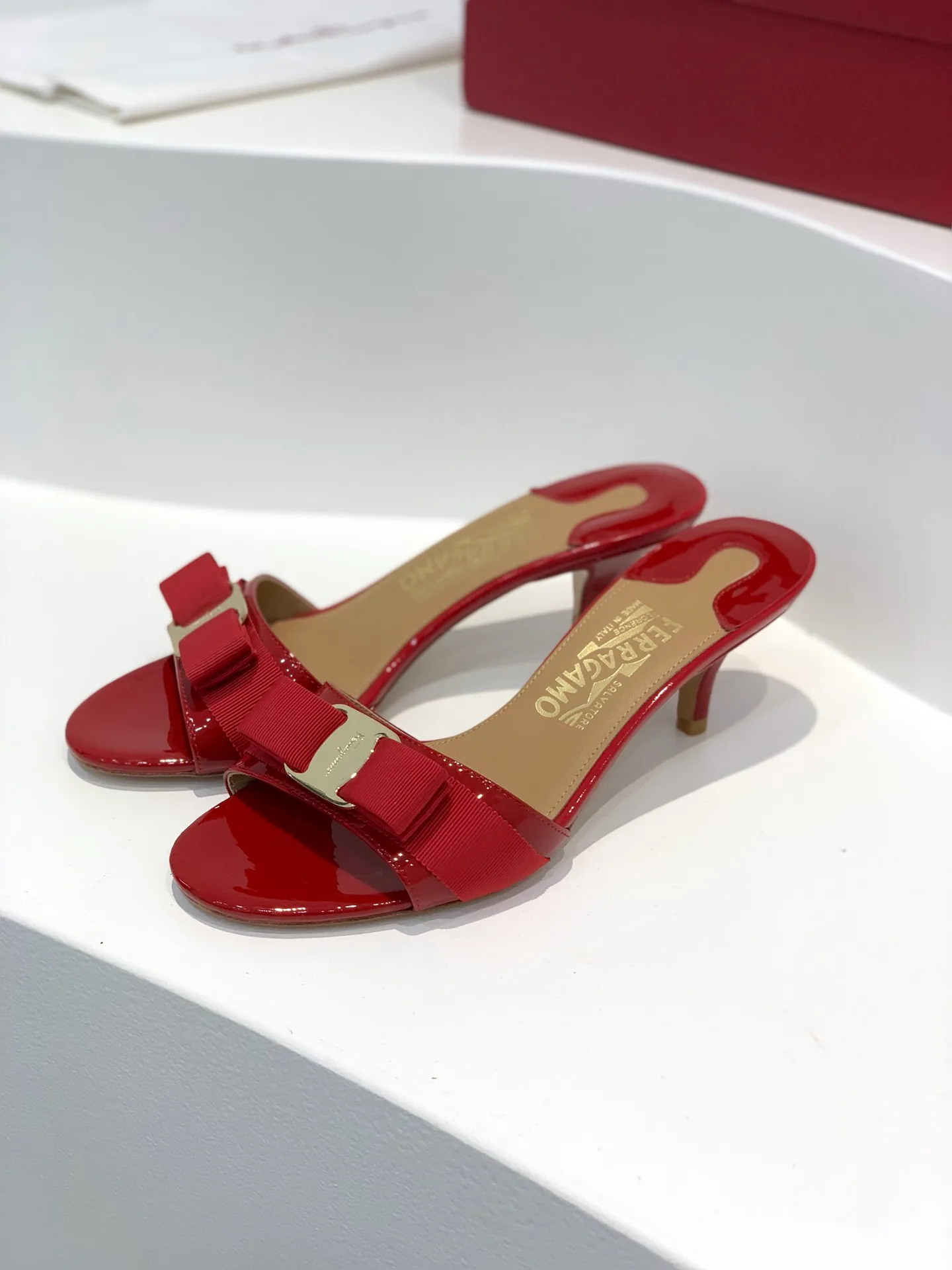 Босоножки Женские Salvatore Ferragamo 17642541