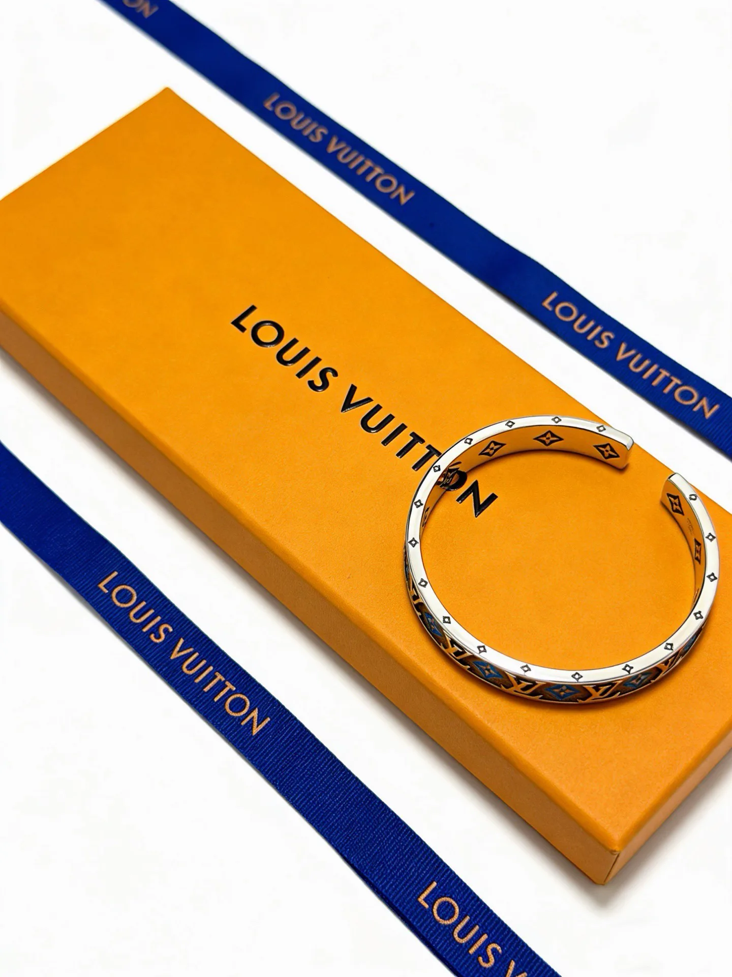 Бижутерия Louis Vuitton 17173409