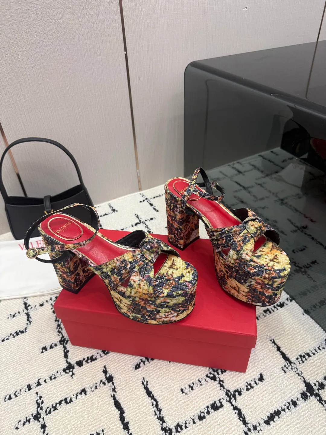 Босоножки Женские Valentino 16863577
