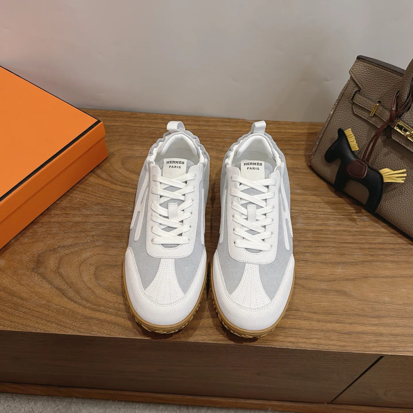 Кроссовки Женские Hermes 18230835